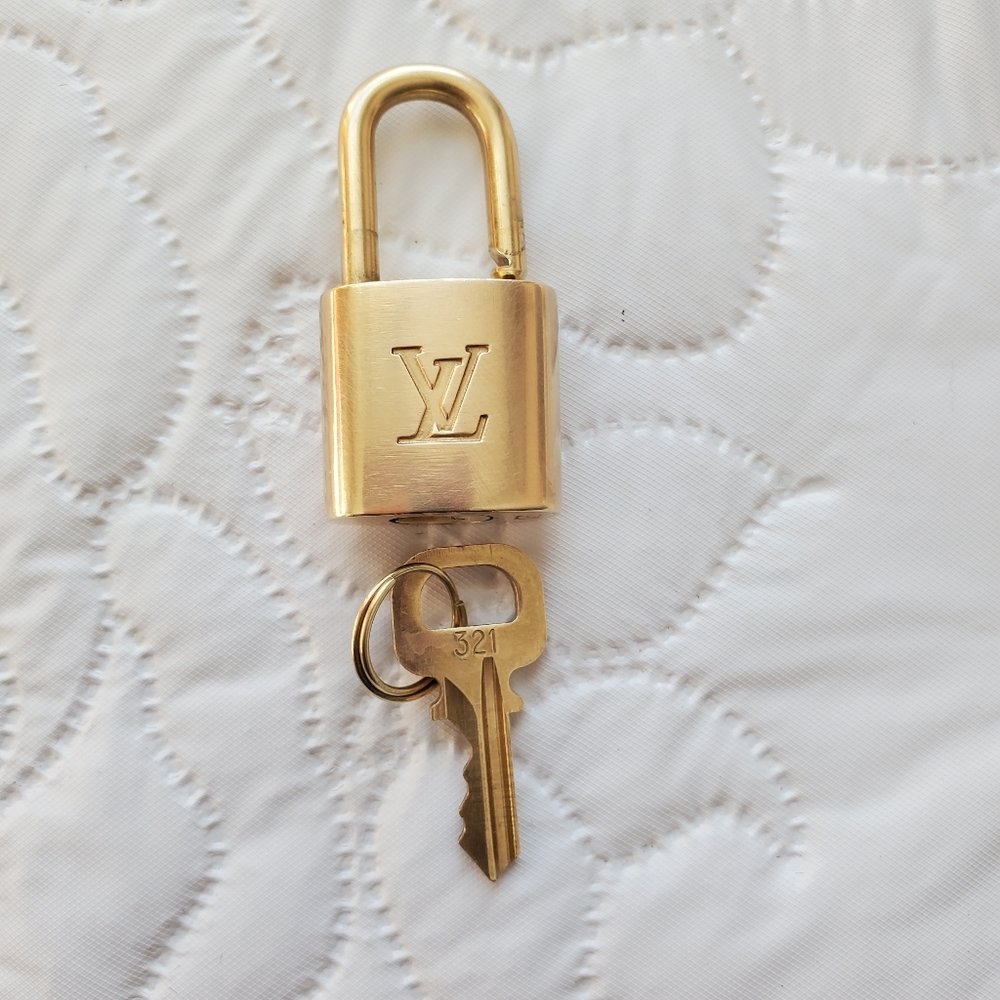 #321 Louis Vuitton Lock and Key with Chain Necklace - Picture 4 of 12